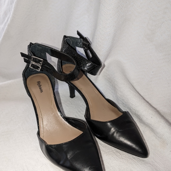 Black Heels - Picture 2 of 3